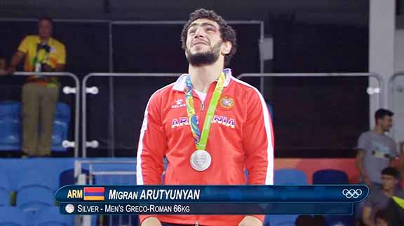 Migran Arutyunyan with his silver medal