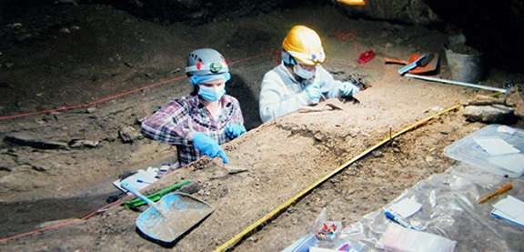 Archaeologists working in Azokh cave (Photo: People of Ar)