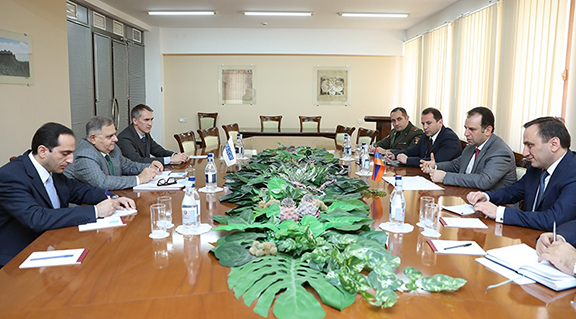 Sargsyan meets with Head of the OSCE Office in Yerevan, Ambassador Argo Avakov on Monday (Photo: mil.am)