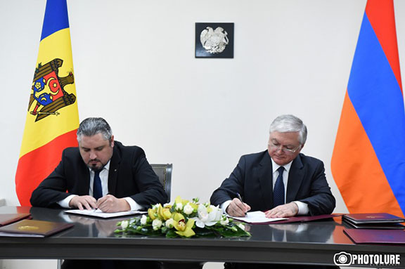 Moldova’s Deputy Prime Minister, Foreign Minister Andrei Galbur (left) and Armenian Foreign Minister Edward Nalbandian sign agreement to abolish visa regime between countries