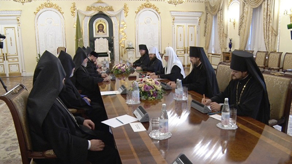 His Holiness Karekin II and Patriarch Kirill of Moscow have a meeting in Moscow on Nov. 22, 2016 (Photo:  Armenian Church of Cilicia)