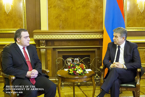 Armenian Prime Minister Karen Karapetyan receives on Nov. 29, 2016 Georgian Ambassador to Yerevan Giorgi Saganelidze (Photo: gov.am) 