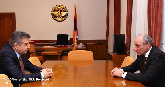 Artsakh President Bako Sahakyan receives Armenian Prime Minister Karen Karapetyan in Stepanakert on Nov. 4, 2016 (Photo: president.nkr.am)