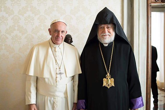 Catholicos Aram I meets Pope Francis in the Vatican on November 11, 2016 (Photo: Armenian Church of Cilicia)