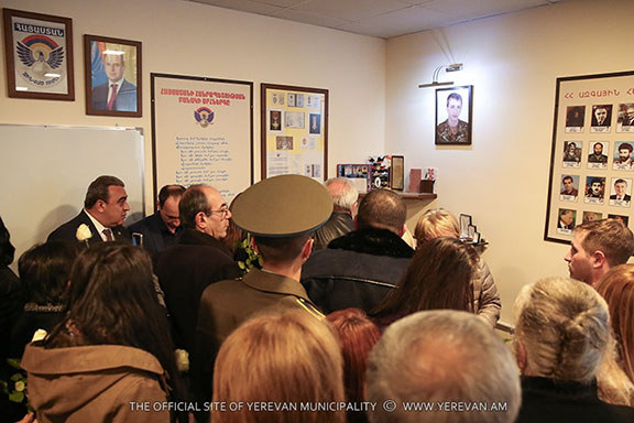 Solemn ceremony for a Yerevan classroom named after Artsakh martyr Robert Abajyan (Photo: yerevan.am)