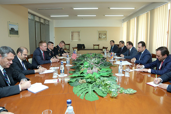 Dr. Michael Carpenter, U.S. deputy assistant secretary of defense, meeting with Armenian Defense Minister Vigen Sargsyan. (Photo: mil.am)