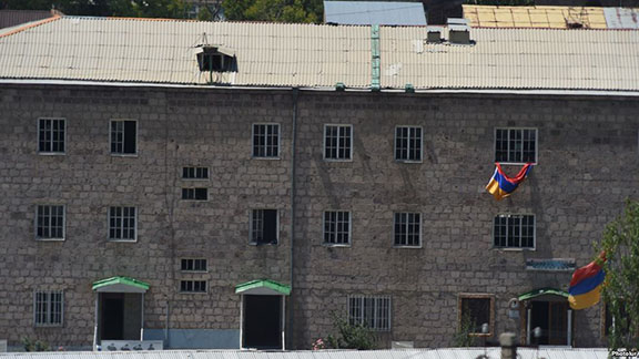 Police station attacked by anti-government gunmen on July 17, 2016 (Photo: Photolur)