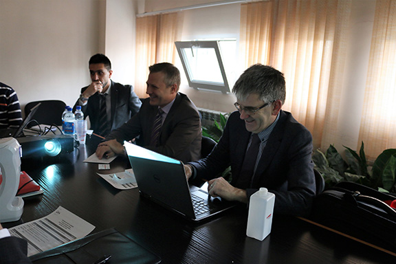 (From left to right) Stepan Avagyan, Development Foundation of Armenia
John O’Malley, COO, Ophardt Hygiene Technologies Ken Friesen, CFO, Ophardt Hygiene Technologies