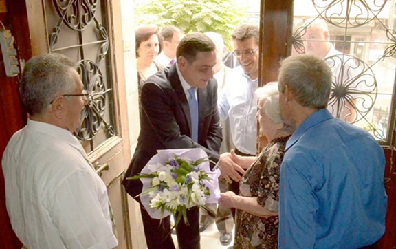 Consul General Tigran Gevorgyan visits an Armenian elderly home in Aleppo, Syria (Source: Public Radio of Armenia)