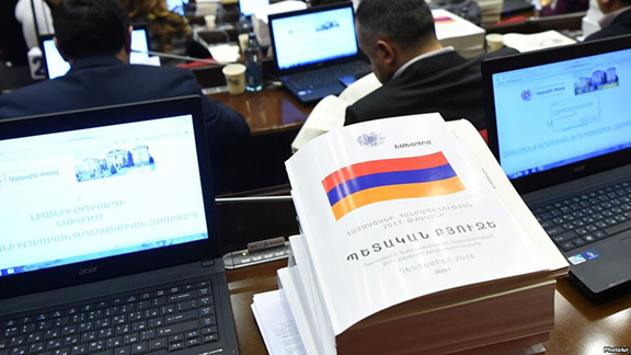 A copy of the Armenian government's draft budget for 2017 seen during a debate on Dec. 8, 2016 (Photo: Photolur)