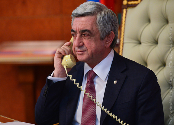 Sarkisian on the phone with U.S. Vice President-elect Mike Pence (Photo: president.am)