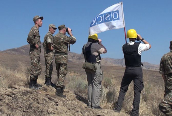 Servicemen and members from OSCE conducting monitoring of the frontlines. (Source: Armenpress) 
