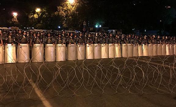 Riot police and barbed wire block protestors from marching down Baghramyan Street in downtown Yerevan on July 30, 2016. (Photo: Giorgi Gogia/Human Rights Watch)