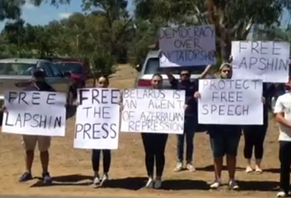 Australian Armenian protesting against blogger Alexander Lapshin's arrest and extradition warrant