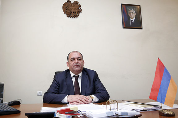 Rubik Abrahamian resigns as governor of Armenia's Ararat Marz on Jan. 31, 2017  (Source: Armenpress)