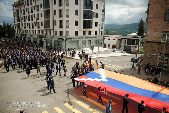 Residents of Stepanakert mark the 25th anniversary of Artsakh’s independence