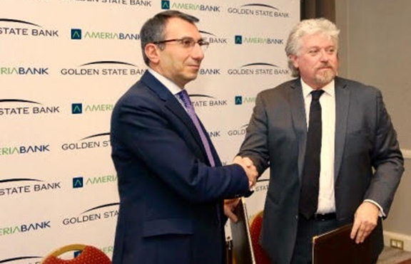 Artak Hanesyan (left), CEO of Ameriabank, with Dr. Viken Hovsepian, Vice President of Golden State Bank after signing a memorandum of understanding (Photo: Ameriabank)