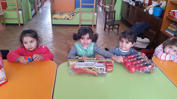 Children in Goris receive gifts from AYF Burbank Juniors