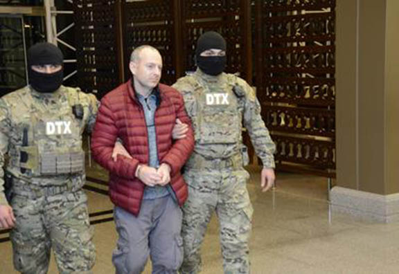 Blogger Aleksandr Lapshin being escorted by Azeri special forces upon his arrival in Baku on February 7